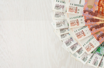 一大堆钞票一五千卢布