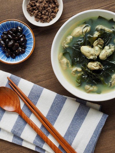 韩国美食牡蛎紫菜汤，美炖锅