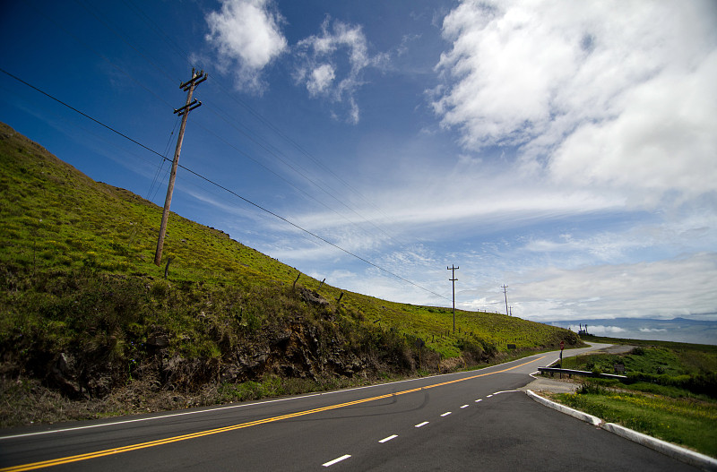 大岛马鞍公路上一个晴朗的早晨