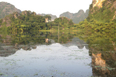 喀斯特地貌在Tam Coc的全景