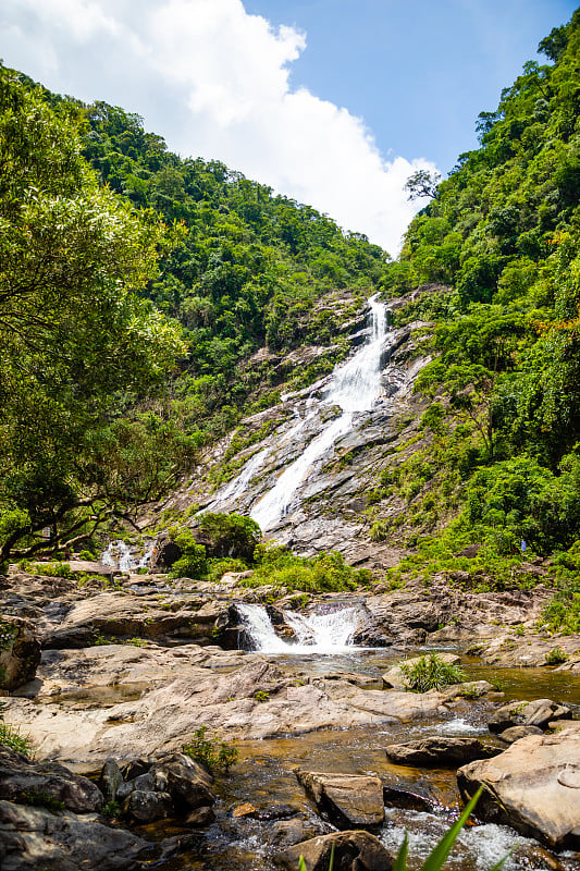 Tonanri瀑布景观，中国海南省南部的自然景观