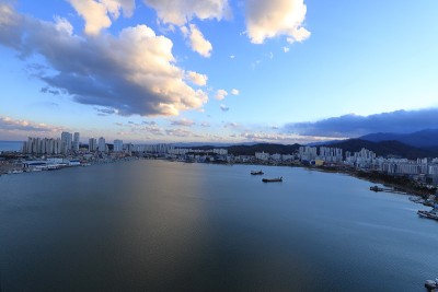 韩国江原束草的夜景。