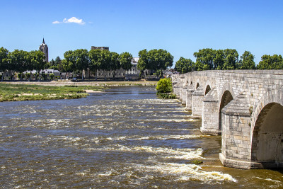 Beaugency。Le pont。Loiret。中央山谷