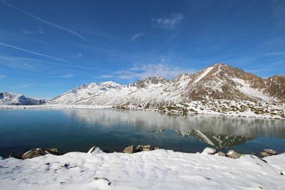 倒影，秋天的冰雪，Panorama Hirschebensee，蒂罗尔，奥地利
