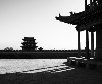 嘉峪关塔的阴影(B&W)