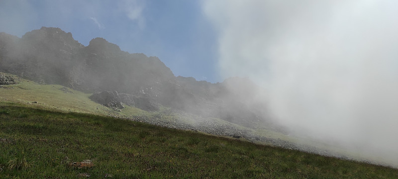 从山顶俯瞰全景。