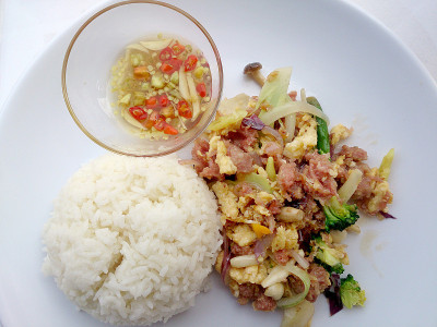 香蕉叶酸肠，猪肉炒蛋