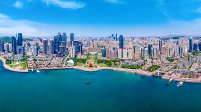 航拍青岛海岸线建筑景观天际线
