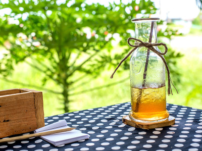 咖啡馆里的柠檬冰茶