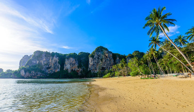 通西海滩-从拉伊莱海滩步行约5分钟-在奥南-天堂般的海岸风景，甲米省，泰国-热带旅游目的地