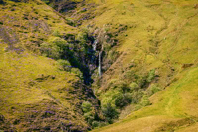英国坎布里亚郡考特利喷口附近的约克郡山谷景观