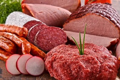 什锦肉制品，包括火腿和香肠