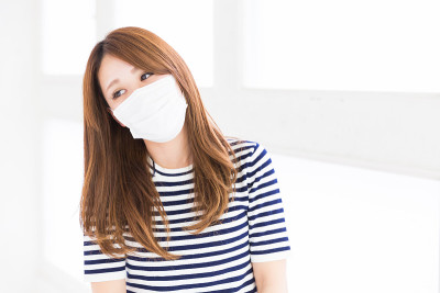 戴着面具的女人