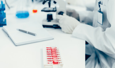 关闭了。科学家通过显微镜观察的图像