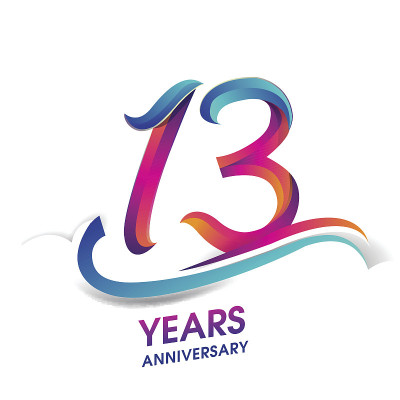 13周年庆典标志为蓝色和红色。