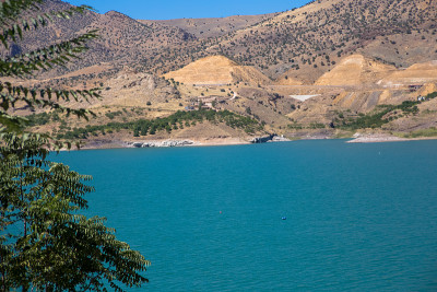 以拉齐格的哈扎尔湖(Elazığ)是该地区最重要的自然资产之一。