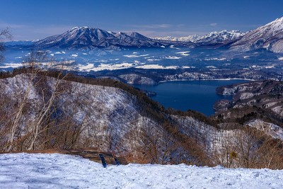 日本长野县马达郎高原的冬季景观。