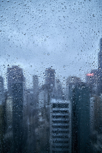 窗口和雨