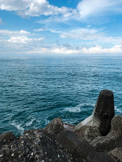 海平面，抽象防波堤视图