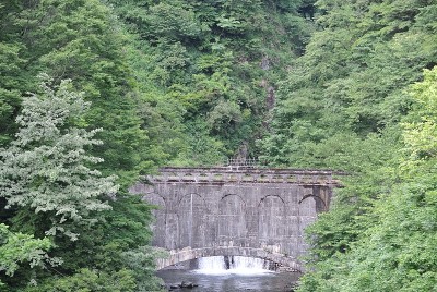 Kurobe河在Unazuki站附近