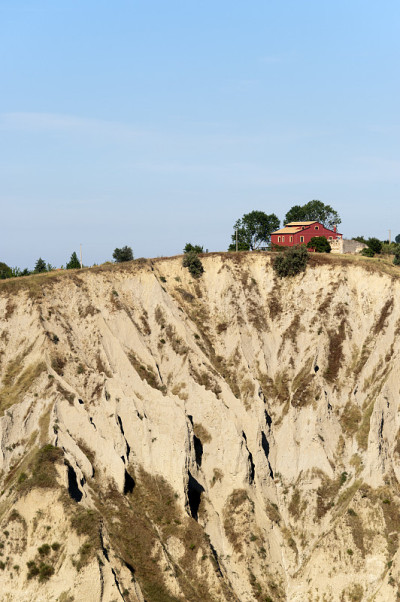 阿特里自然公园(Teramo, Abruzzi, Italy)，夏季景观，calanques