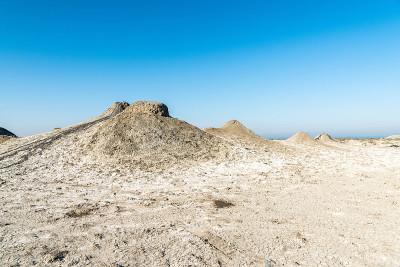 阿塞拜疆戈布斯坦鹰头狮泥火山的锥形。