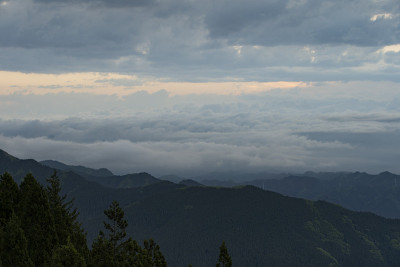 海云从山顶