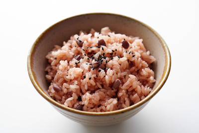 小豆蒸饭。喜庆的红米饭。