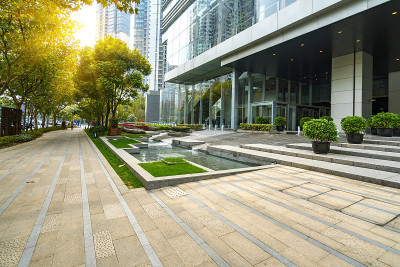 这座现代化的城市建在中国上海的金融中心陆家嘴