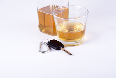 酒，车，钥匙=悲剧