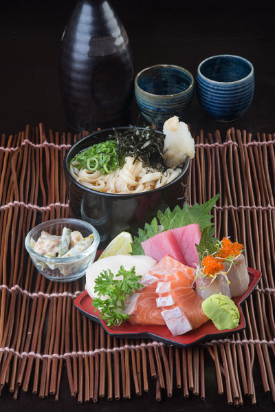 日本料理或亚洲食物