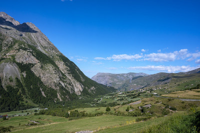 法国阿尔卑斯的埃克林国家公园里的瓦桑山脉的山景