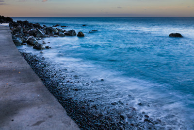 波尔图莫尼兹，马德拉岛海浪景观