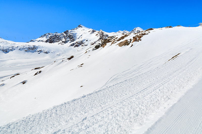 奥地利阿尔卑斯山皮兹塔尔冬季滑雪场的滑雪场