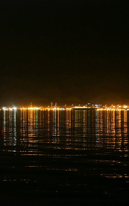 埃拉特海湾的夜晚