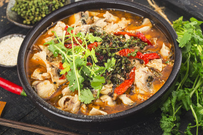 一种中国美食:水煮鱼