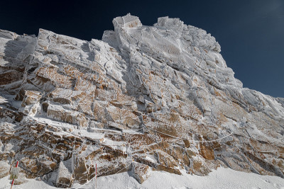 奥地利滑雪地区Hintertux冰川的冰冻墙