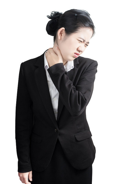 急性疼痛和喉咙痛症状的女商人孤立在白色背景。白色背景上的剪切路径。