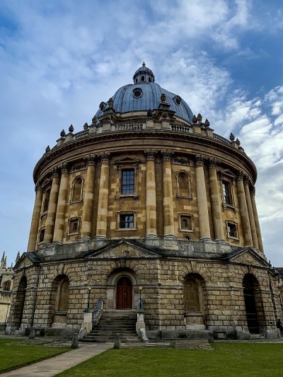 英国牛津大学。古老的大学图书馆