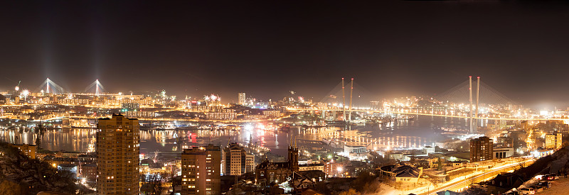 海参崴城市夜景。