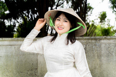 穿着奥戴的女人