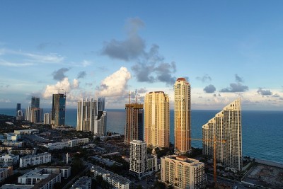 海景日落鸟瞰图。阳光群岛，迈阿密，美国。伟大的景观。假期旅行。热带旅行。