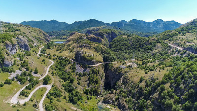 黑山Durmitor的石灰岩喀斯特景观