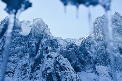 意大利雪山上的冰柱