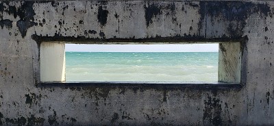 水泥墙海景