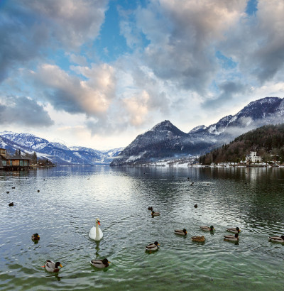 高山冬季湖景