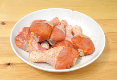 生鸡腿。