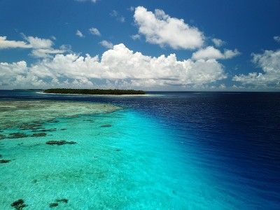 环礁的边缘和沙天堂在Truk泻湖，Chuuk