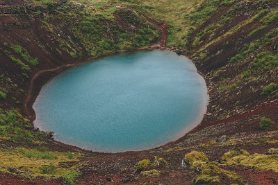 冰岛克里德火山口湖的鸟瞰图