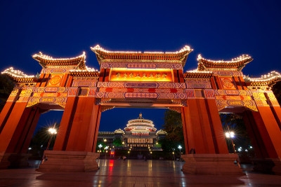 拱门和大殿夜景，重庆，中国